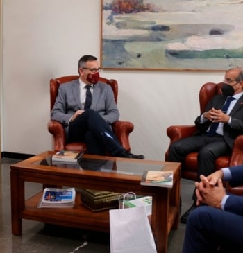 España embarga la cuenta del consulado de Marruecos en Murcia para pagar [...]