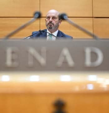 El Senado amenaza a Sánchez  con "consecuencias jurídicas "si no acude al [...]