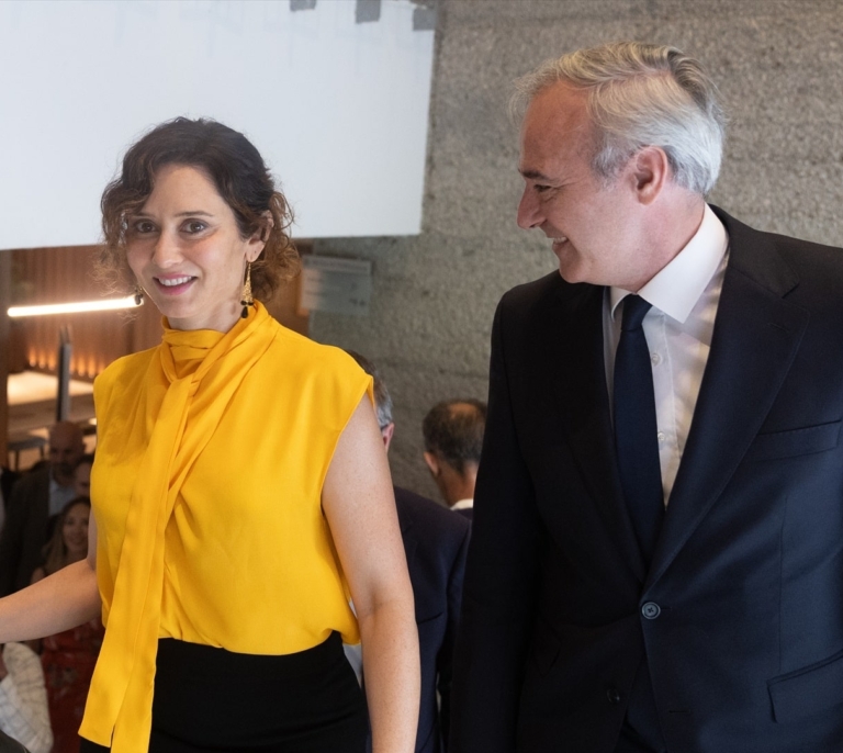 El PP enmienda la estrategia extremeña: Ayuso sí estará en Aragón con Azcón al inicio de la campaña