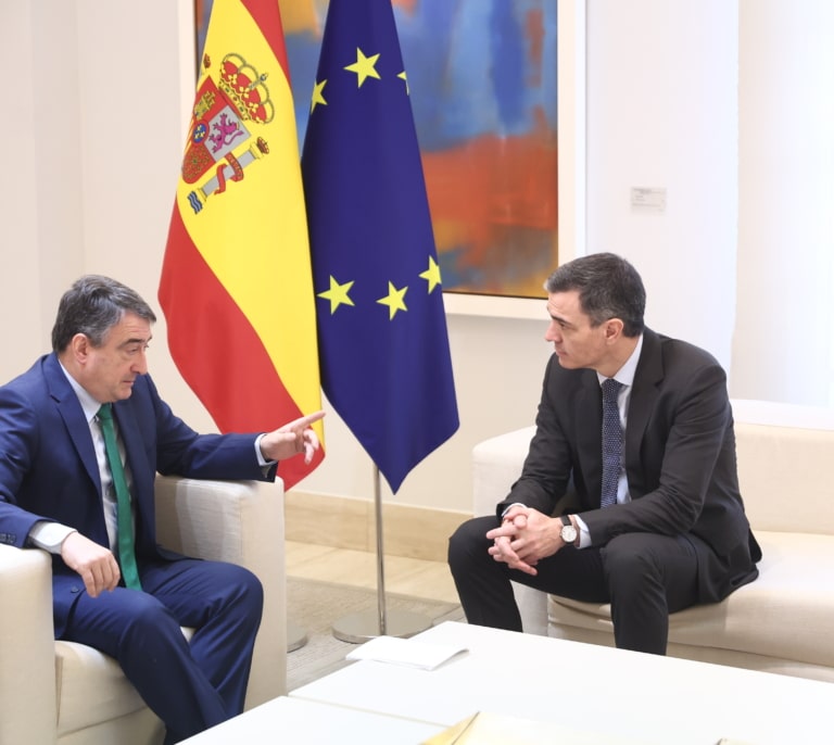 Pensiones, aeropuertos, organizar elecciones... así es la siguiente lista de peticiones de Euskadi a Sánchez
