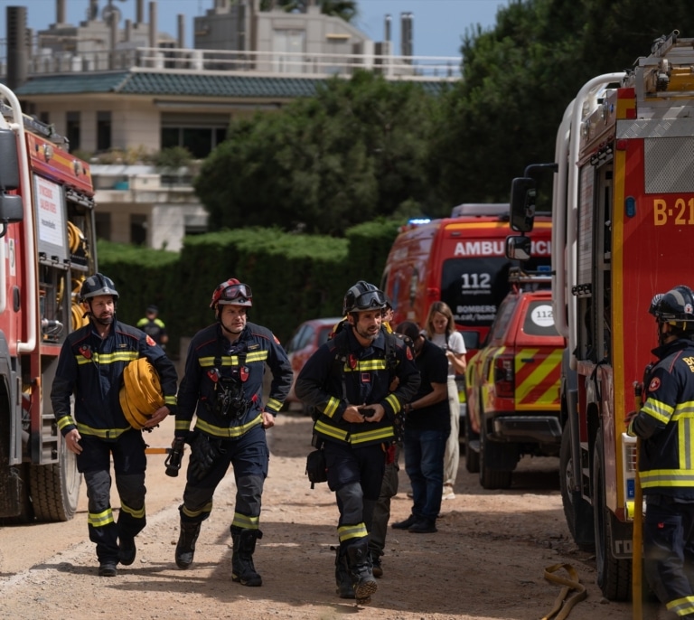 Dos muertos en incendios de viviendas en L’Hospitalet y Constantí durante la noche del martes