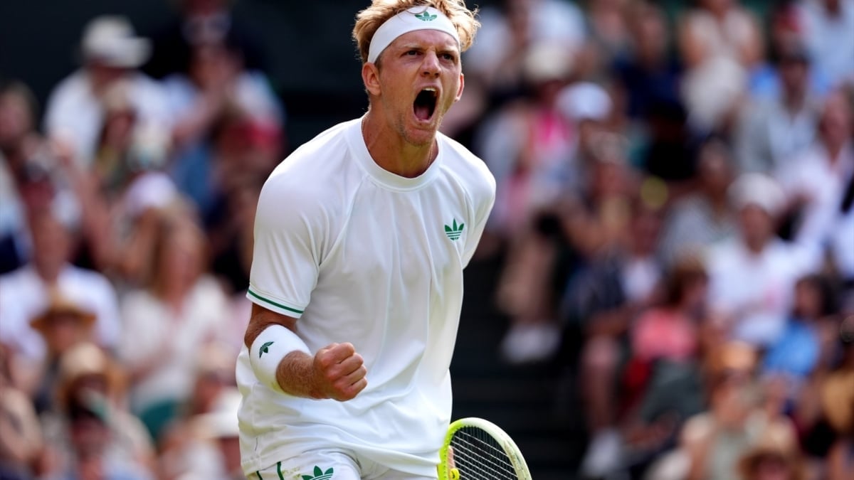 Davidovich celebrando un punto en Wimbledon 2025