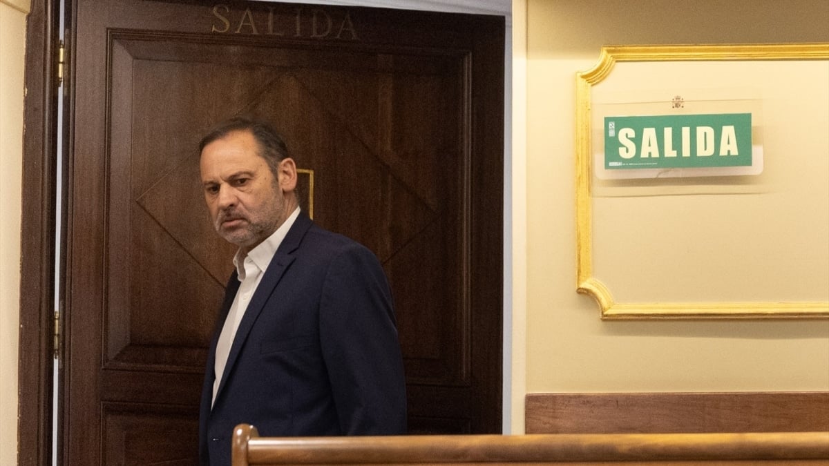 La decisión de Ábalos de renunciar al acta da un respiro al PSOE y Santos Cerdán