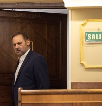 La decisión de Ábalos de renunciar al acta da un respiro al [...]