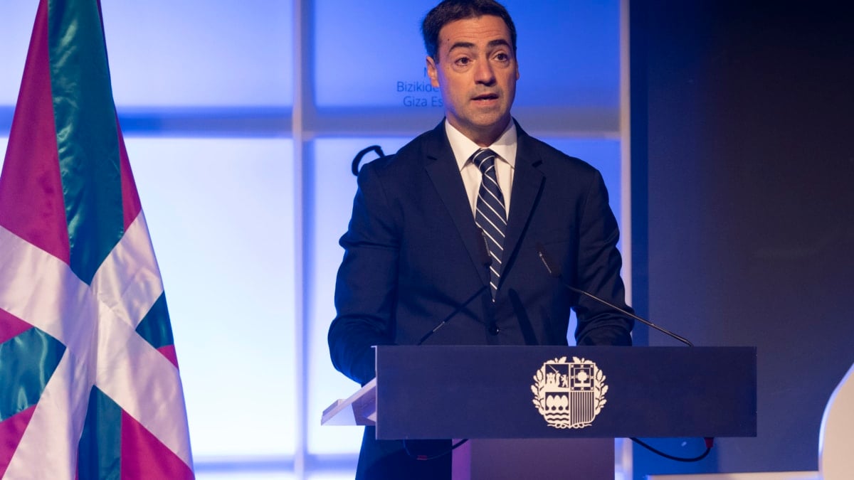 Pradales 'saca pecho' en Davos: "Venimos a reforzar nuestra proyección internacional"