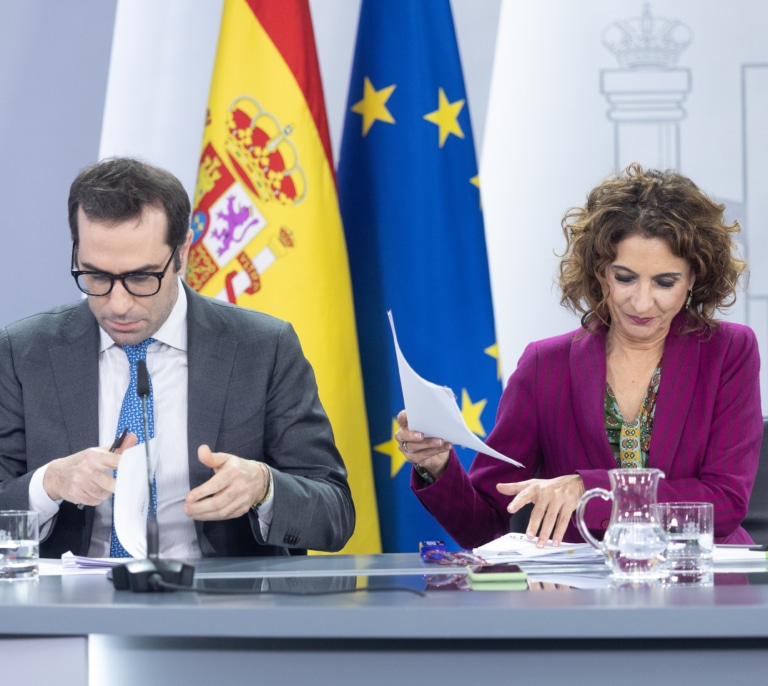 La deuda baja en porcentaje, pero sigue en récord mientras el FMI pide disciplina fiscal