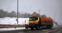 La nieve colapsa la carretera M-601 a la altura de Navacerrada y bloquea a numerosos conductores