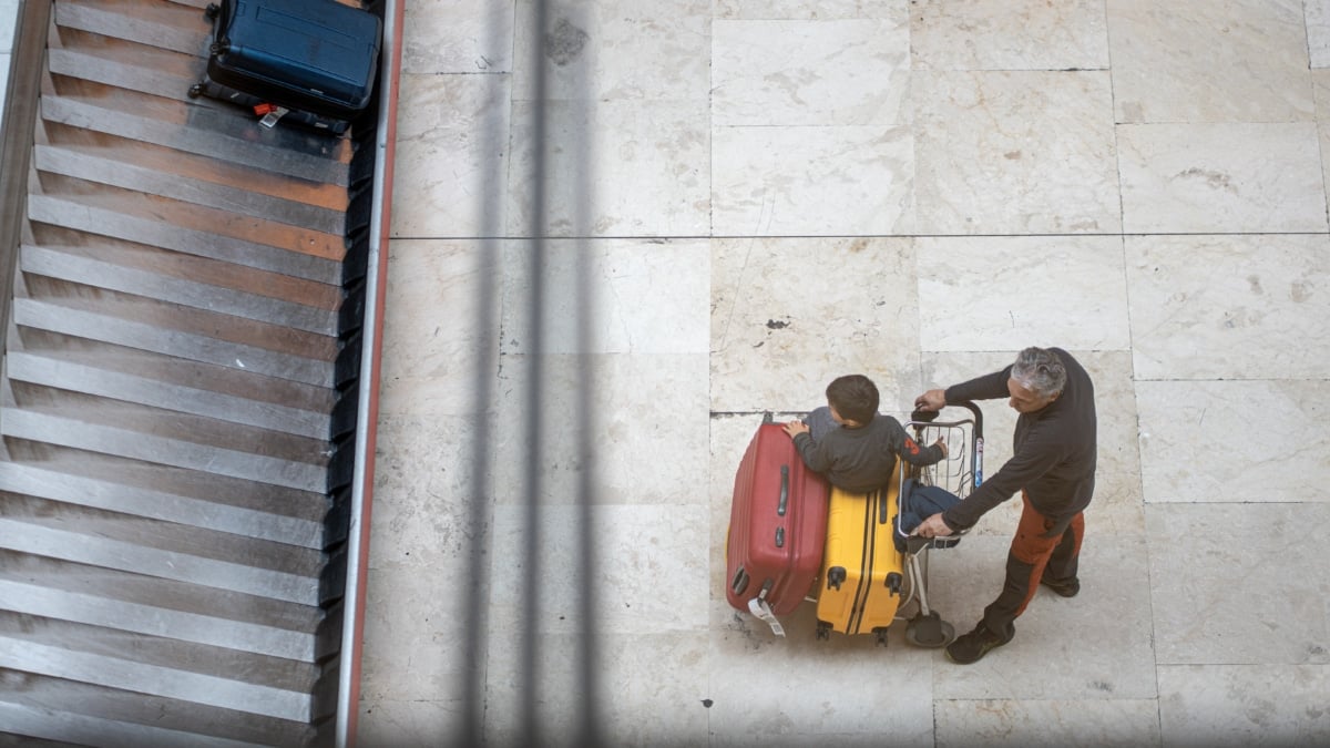 Más viajes al extranjero y menos noches en España: la demanda nacional cae un 3,9% mientras dispara su gasto fuera un 11%