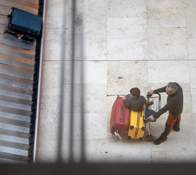 Más viajes al extranjero y menos noches en España: la demanda nacional cae un 3,9% mientras dispara su gasto fuera un 11%