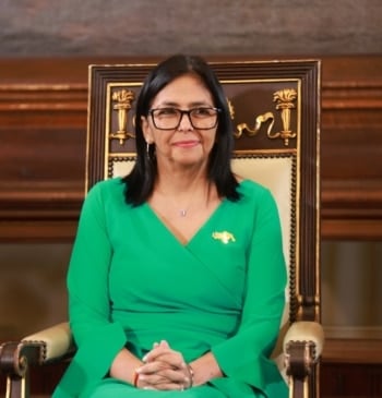 Sánchez habla con Delcy Rodríguez y le traslada su oferta de mediación [...]