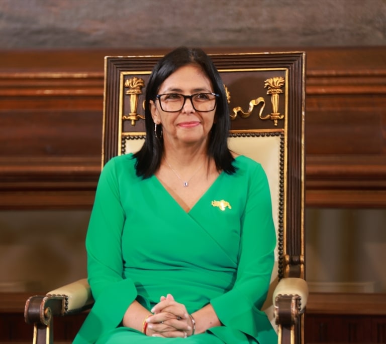 Sánchez habla con Delcy Rodríguez y le traslada su oferta de mediación para una transición pacífica en Venezuela