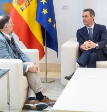 Sánchez y Junqueras fingen un acuerdo imposible