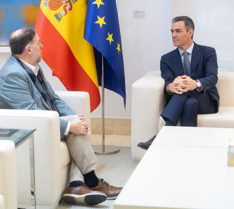 Sánchez y Junqueras fingen un acuerdo imposible
