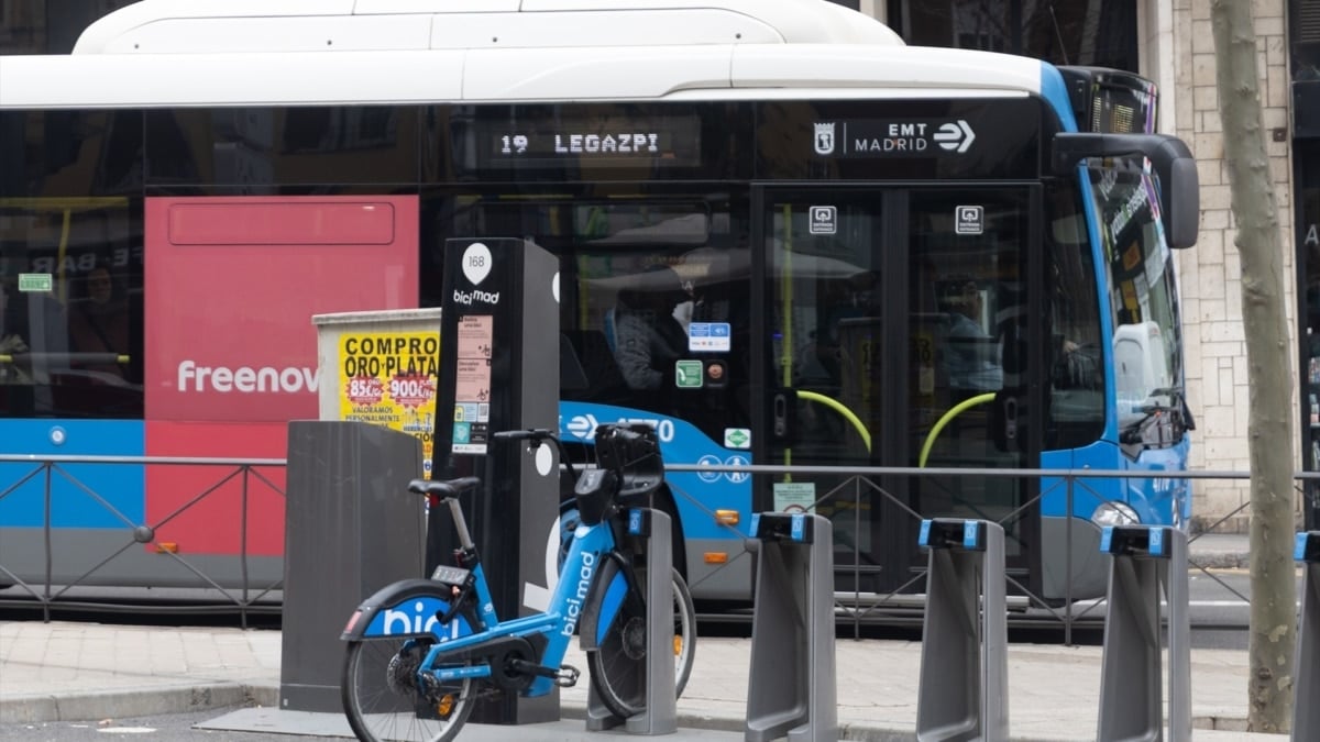 EMT Madrid se suma, un año más, a la campaña 'Libros a la Calle'