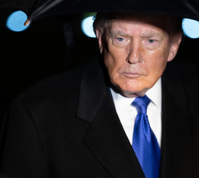 Trump incita a los manifestantes iraníes a "tomar sus instituciones" y promete que "la ayuda está en camino"