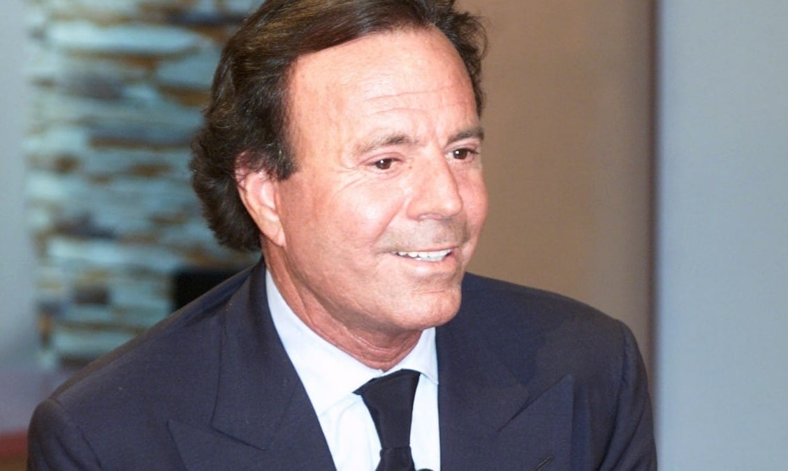 Julio Iglesias rompe su silencio tras las denuncias y afirma que "todo se va a aclarar"