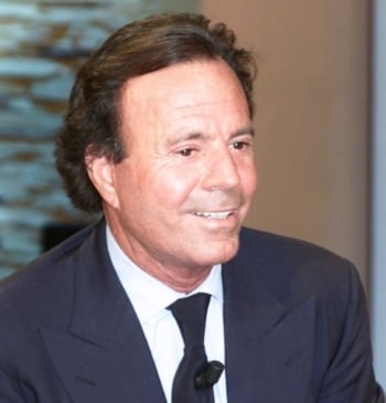 Julio Iglesias rompe su silencio tras las denuncias y afirma que "todo [...]