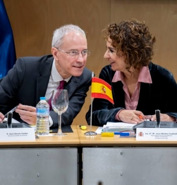 Montero se defiende de las críticas del PP por la financiación: "No [...]