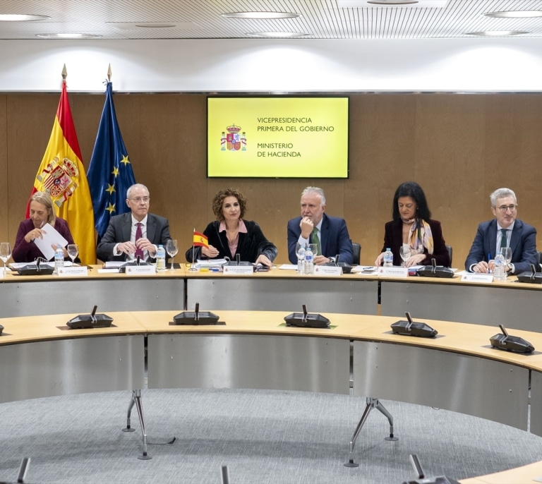 Montero dice ahora a las Comunidades que la nueva financiación será "voluntaria"