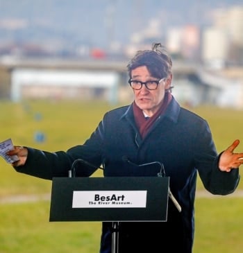 Salvador Illa sufre una osteomielitis púbica causada por un microbio y presenta [...]