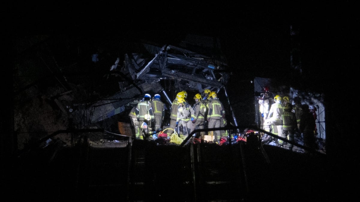 Nuevo accidente ferroviario dos días después de la tragedia de Adamuz: fallece un maquinista en Barcelona tras el derrumbe de un muro sobre su tren