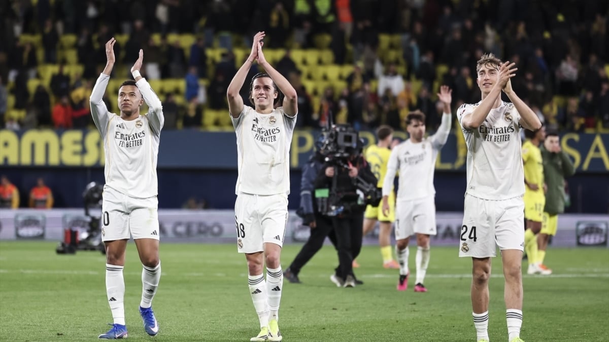 Kylian Mbappe, Alvaro Carreras y Dean Huijsen celebrando la victoria ante el Villarreal