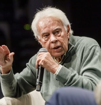 La reflexión de Felipe González sobre los temas para desviar los problemas: [...]