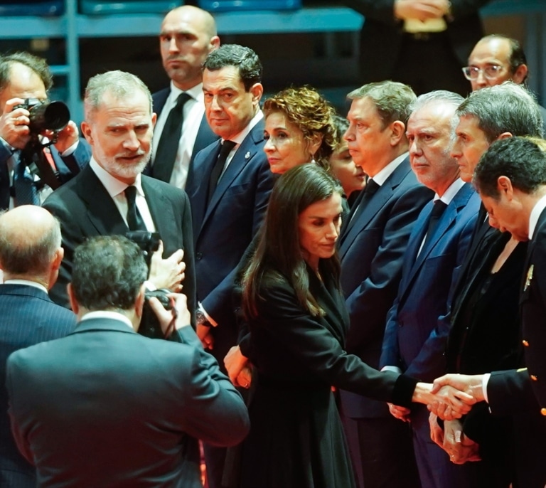 Un funeral con tatami y un ministro con tragedia