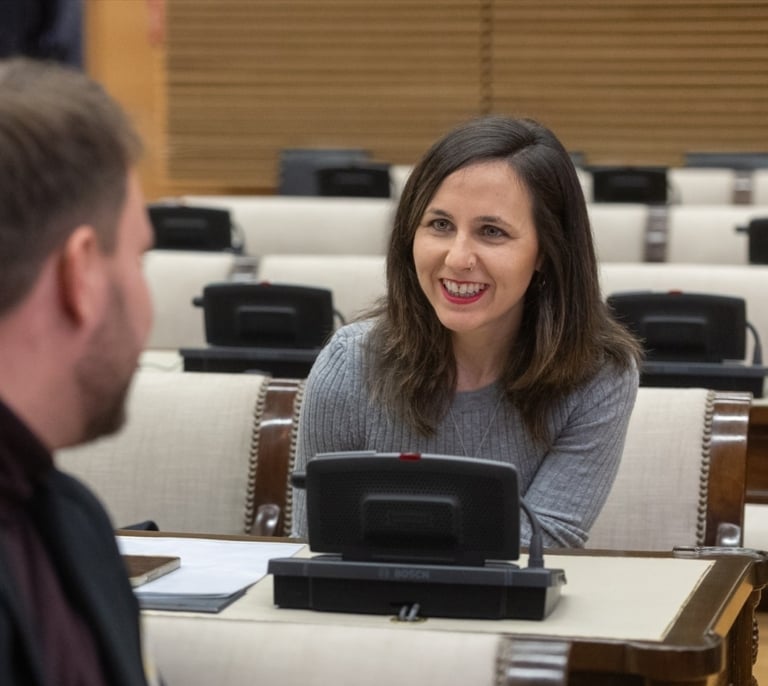 "¿Qué tal las fiestas de Navidad?": Belarra se ríe de la ministra de Vivienda con los "regalazos fiscales a los caseros"