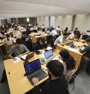 Más de 35.500 titulados optan a una de las 12.366 plazas de [...]