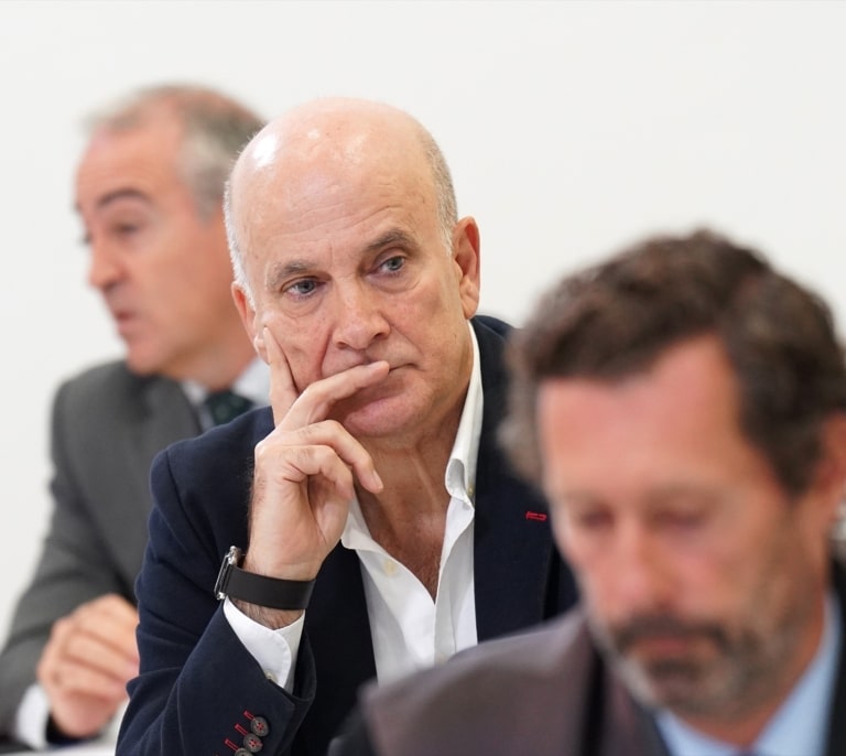 La Audiencia de A Coruña confirma la condena al maquinista del Alvia y absuelve al exdirectivo de Adif en la tragedia de Angrois