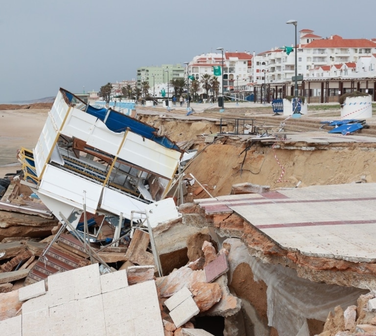Los coletazos de la borrasca Francis provocan incidencias ferroviarias y desembalses en Andalucía