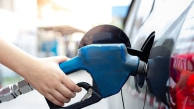 El producto que debes echar al coche si repostas gasolina low cost