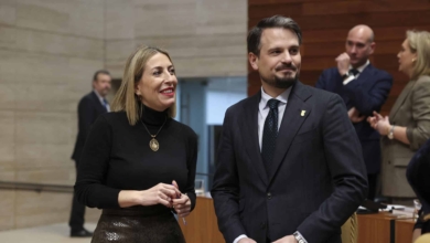 Guardiola y Vox escenifican su ruptura en Extremadura: el PP se queda la presidencia de la Asamblea