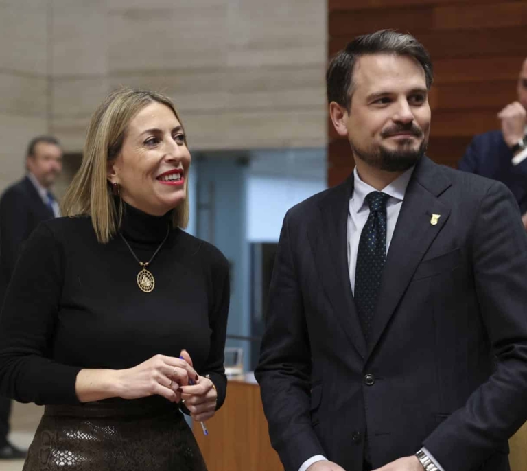 Guardiola y Vox escenifican su ruptura en Extremadura: el PP se queda la presidencia de la Asamblea