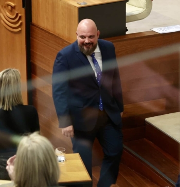 Naharro, un referente moderado del PP extremeño con el que Guardiola pone [...]