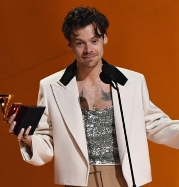 Harry Styles recogiendo el Grammy a Álbum del Año en 2023