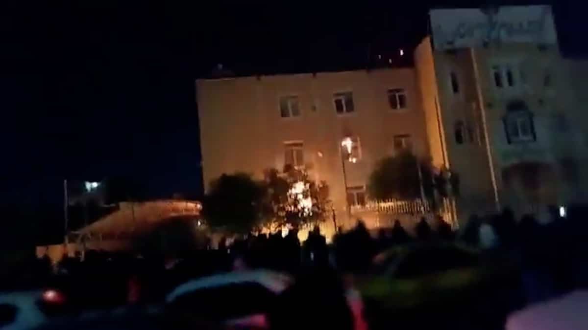 Máxima tensión en Irán: cientos de muertos en las protestas, según varias ONG, mientras Trump se plantea atacar