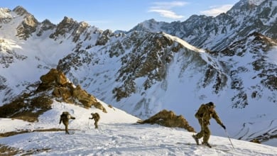 Cazadores de Montaña, los militares españoles preparados para desplegarse en Groenlandia: "Su ADN es el frío extremo"