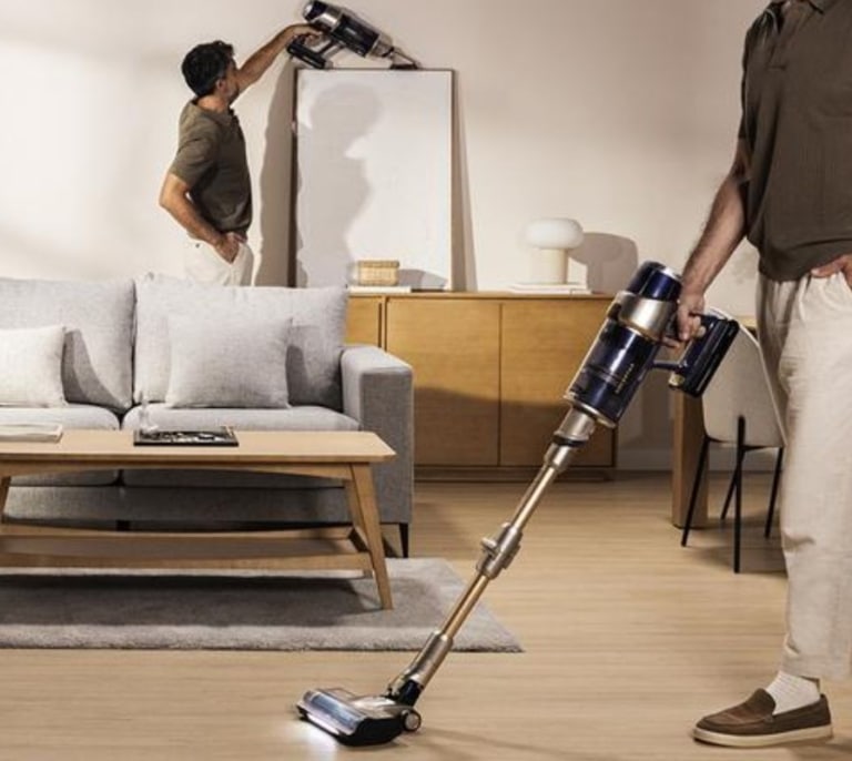 Este es el aspirador escoba con IA, cepillo HairLess XL y luz LED que está arrasando en Cecotec
