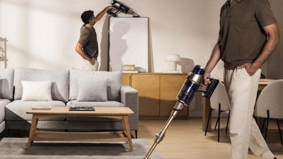 Este es el aspirador escoba con IA, cepillo HairLess XL y luz LED que está arrasando en Cecotec