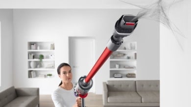 Los hogares con mascotas y múltiples tipos de suelo aman este aspirador escoba Dyson (rebajado 200€)