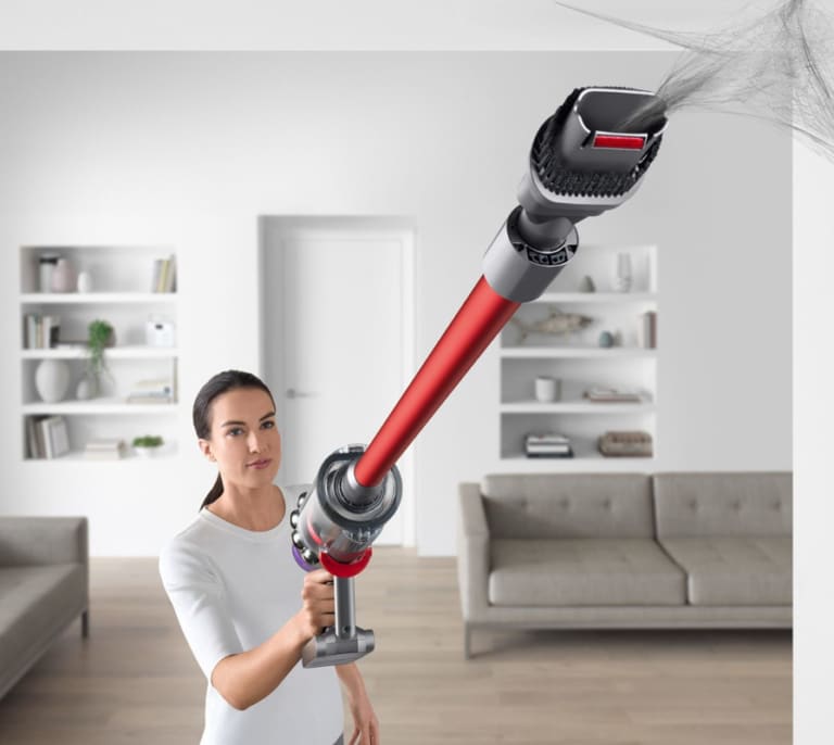 Los hogares con mascotas y múltiples tipos de suelo aman este aspirador escoba Dyson (rebajado 200€)