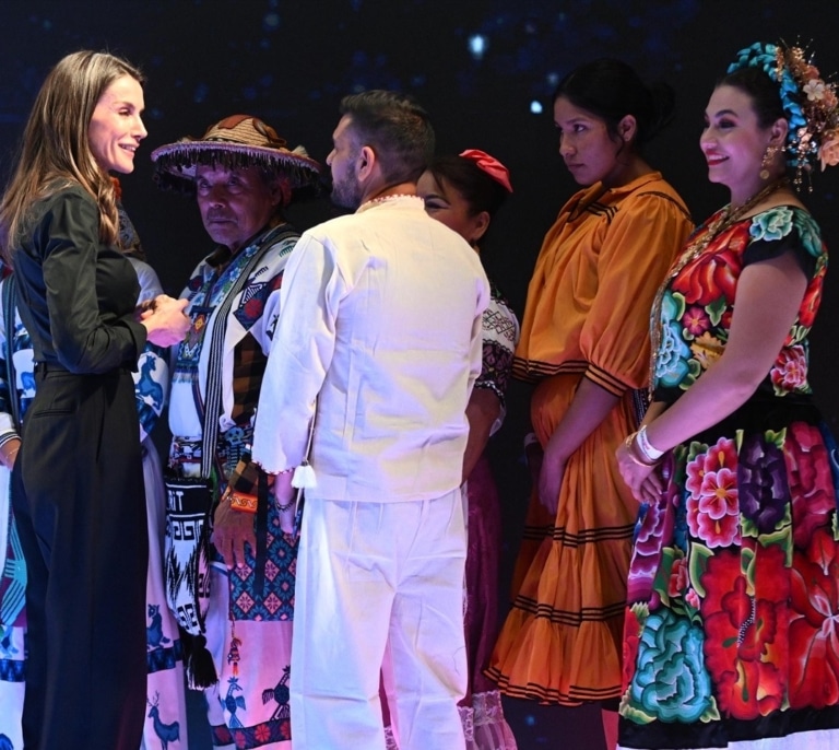 Sheinbaum celebra la visita de los reyes al pabellón de México en Fitur: “Están con los pueblos originarios”