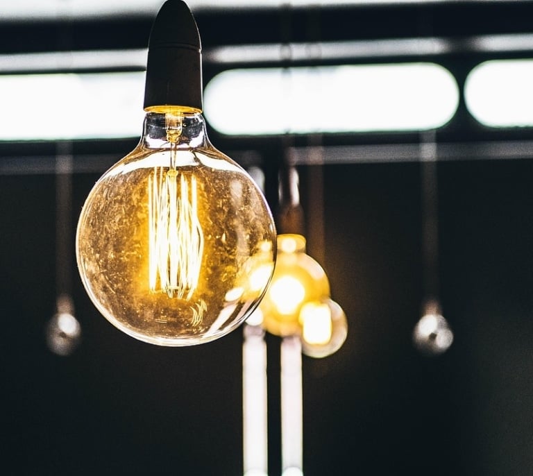 Precio de la luz hoy, 12 de enero de 2026: así afecta el consumo eléctrico en tu día a día