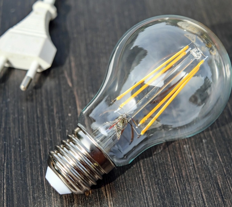 Precio de la luz hoy, 20 de enero de 2026: explicación de la brecha entre horas más baratas y más caras