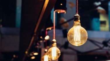Precio de la luz hoy, 23 de enero de 2026: qué bombillas consumen menos y cómo afectan