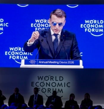 Macron, en Davos: "Europa debe recurrir a la 'bazuca comercial' si no [...]
