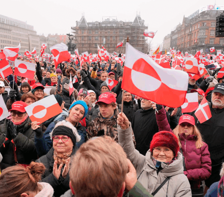 Manifestaciones en Groenlandia y Dinamarca contra la "guerra psicológica" de Trump: "Es el orden mundial lo que está en juego"