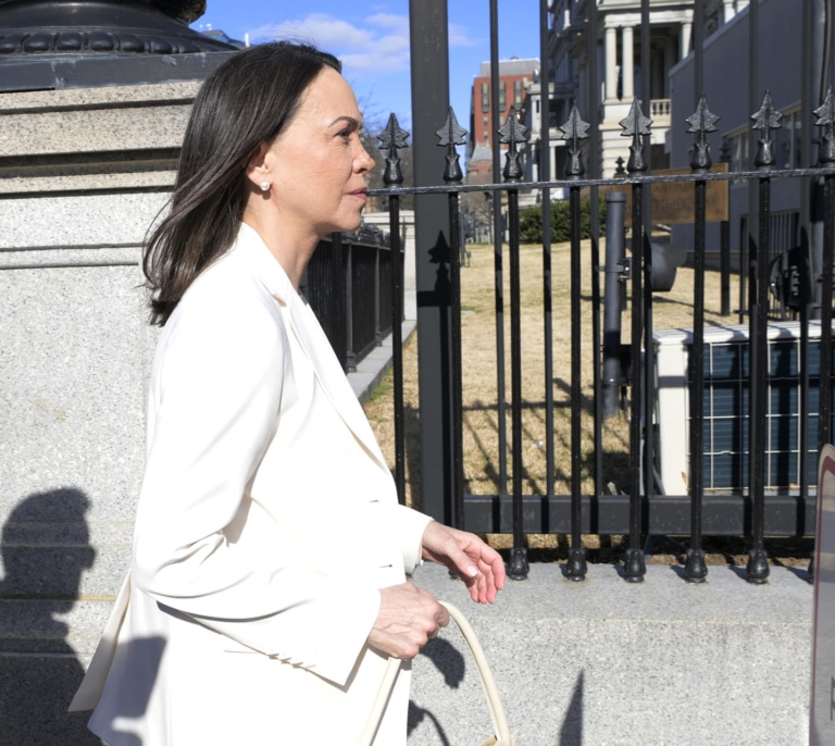 María Corina Machado: "No creo que se atrevan a matarme si regreso a Venezuela"